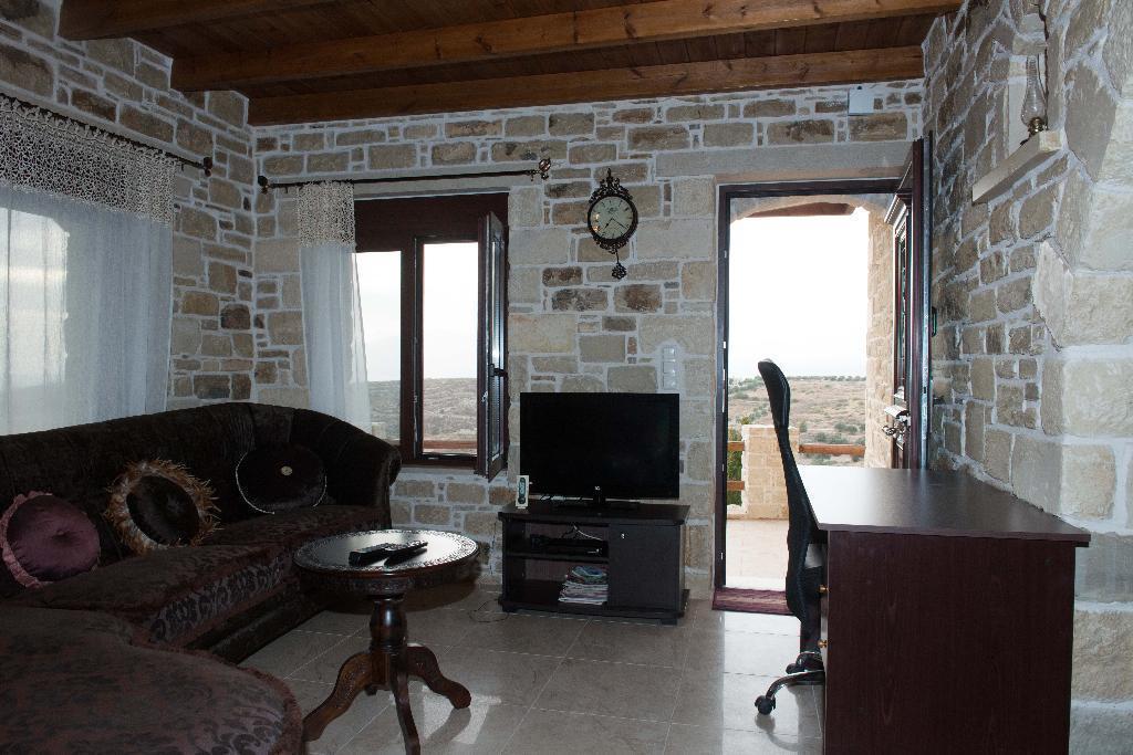 Villas Alexandros Petrino Kalamaki  Rom bilde