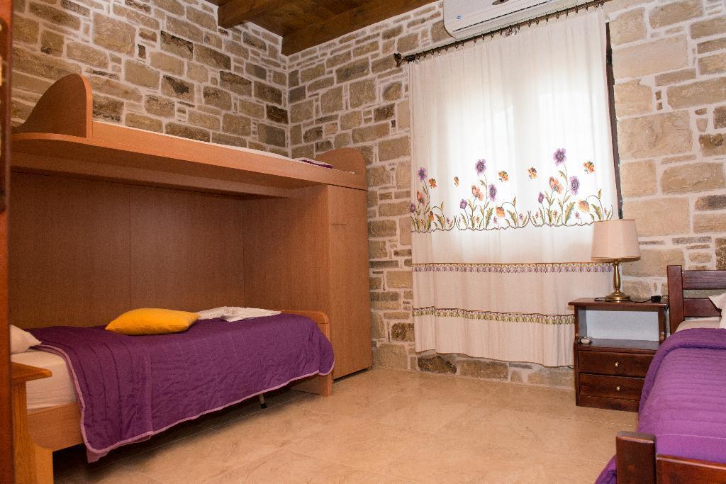 Villas Alexandros Petrino Kalamaki  Rom bilde