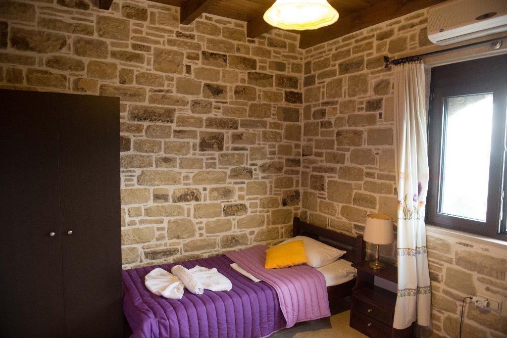 Villas Alexandros Petrino Kalamaki  Rom bilde