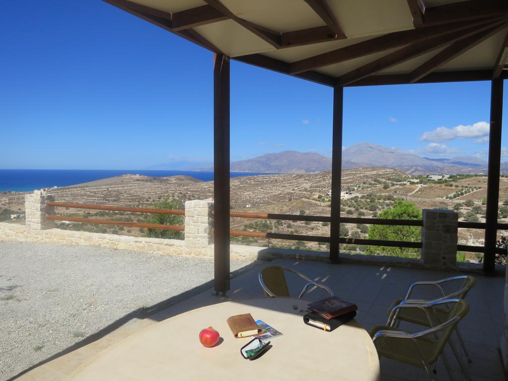 Villas Alexandros Petrino Kalamaki  Rom bilde
